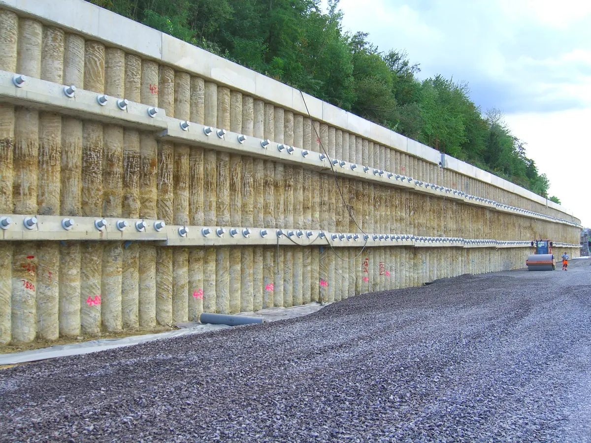 Spezialtiefbau-Baustelle mit Verbauwand